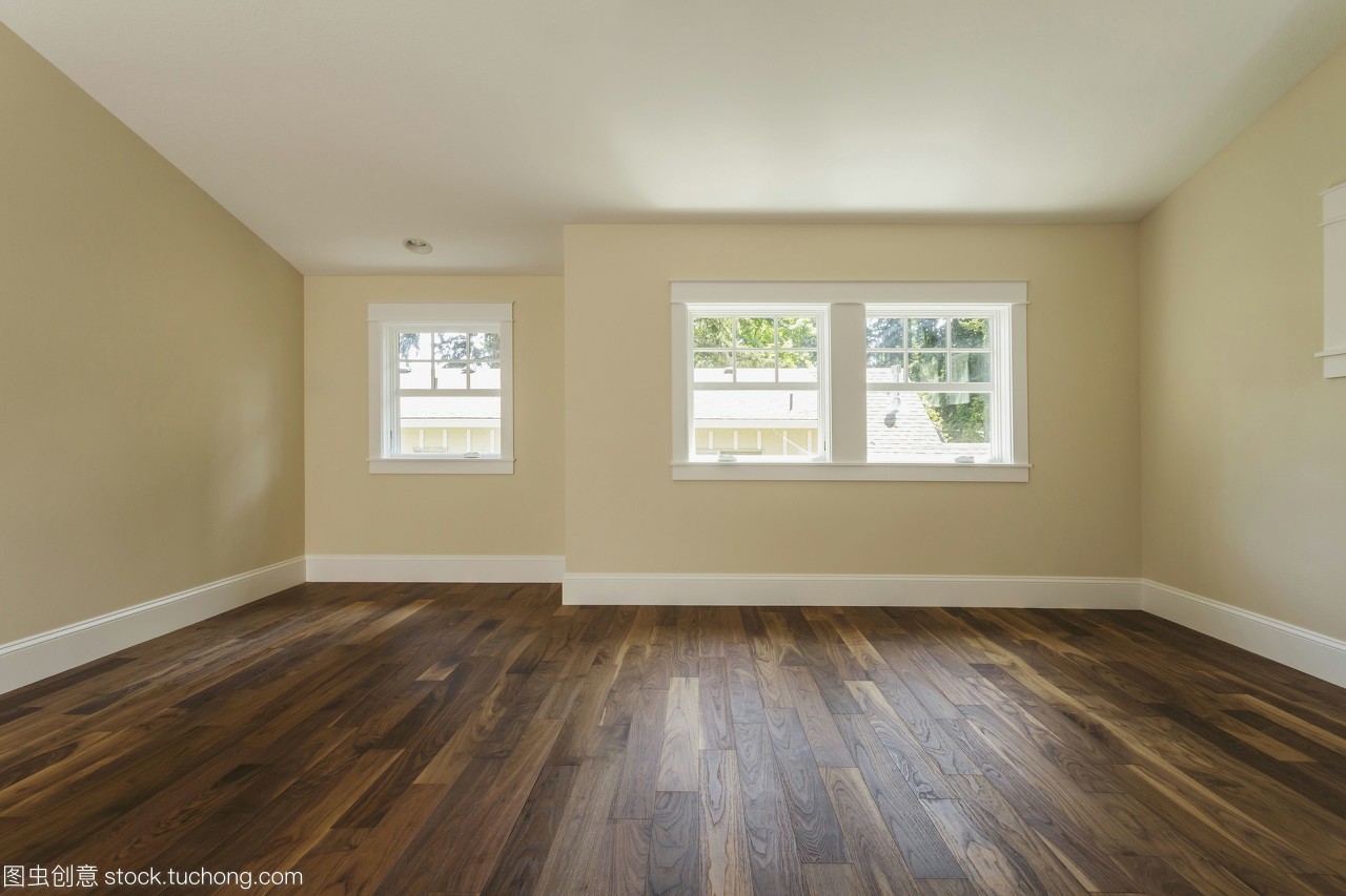 空臥室的木地板 優雅與實用的完美結合