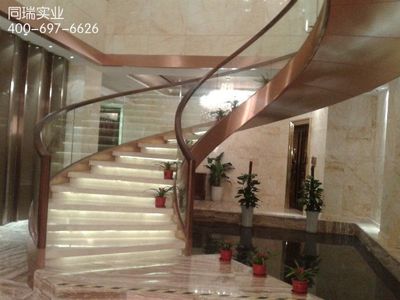 晶瑩剔透的藝術(shù)品 探索玻璃樓梯的美學(xué)與實(shí)用價(jià)值